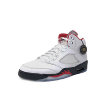 Load image into Gallery viewer, Jordan 5 Retro Fire Red Silver Tongue (2020)
